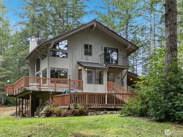 748 Raptor Lane NW, Seabeck, WA 98380