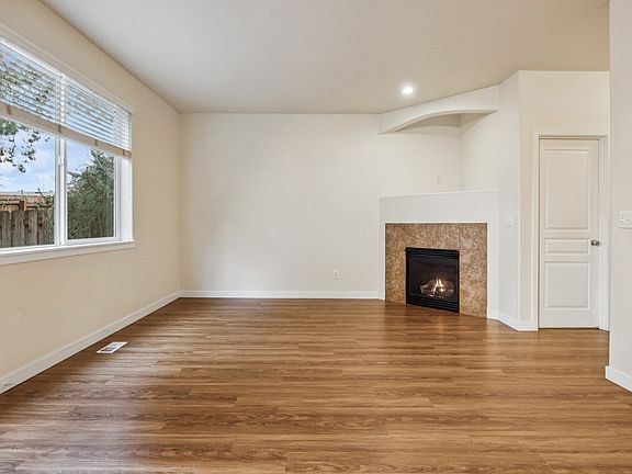 4th image of 325 NW 209th Ave