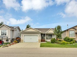 128 SW 12th Ave NE, Sundre, AB T0M 1X0