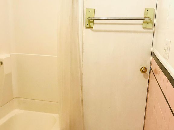 5th image of 105 De Pasquale Ave APT 2R