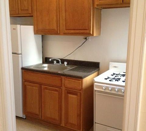 4th image of 2750 Matthews Ave