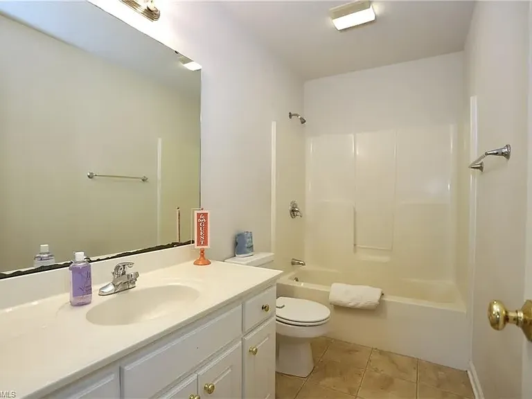 1324 Whitsett St — Photo 11