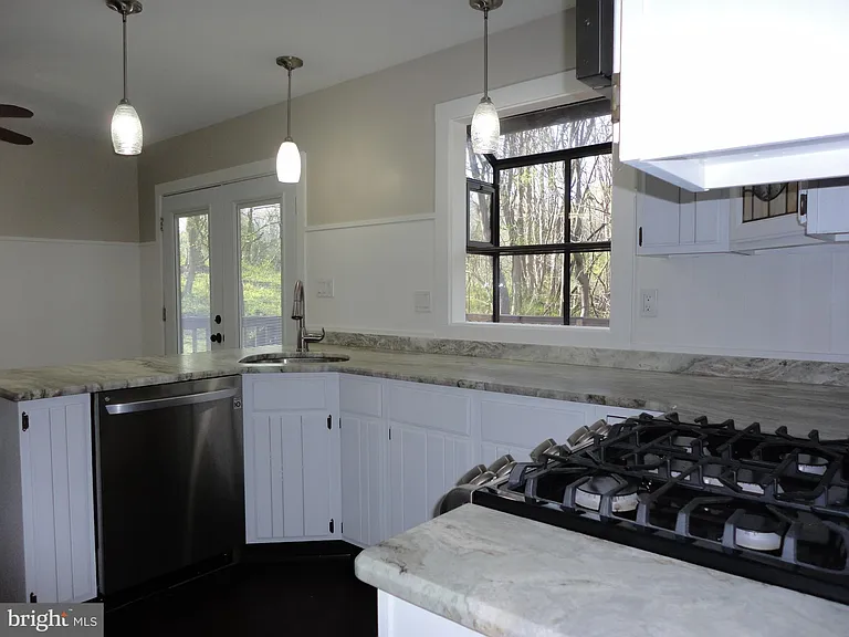 814 Rustic Ln — Photo 20