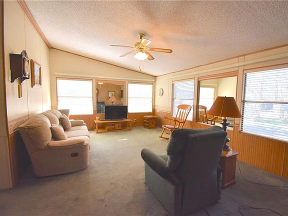 4th image of 16551 Lakeview Cir