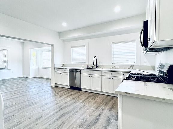 5th image of 251 S Catalina Ave
