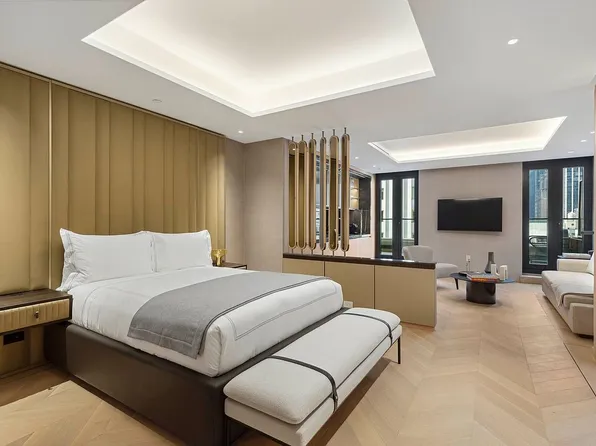 685 5th Ave #15B, New York, NY 10022