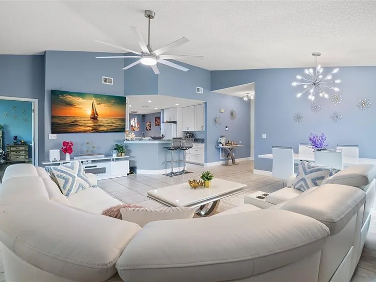 713 Manchester Woods Dr — Photo 11