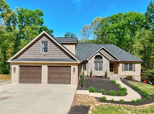 223 Brooks Dr, Townville, SC 29689