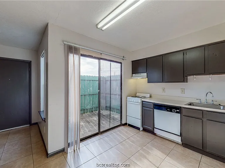 725 Peppertree Dr #22 — Photo 23