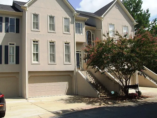 2562 Oakwood Trce SE