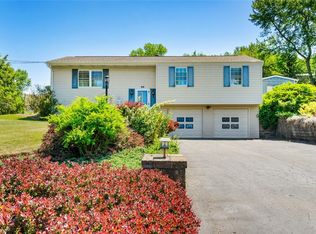 105 Colonial Dr, Valencia, PA 16059