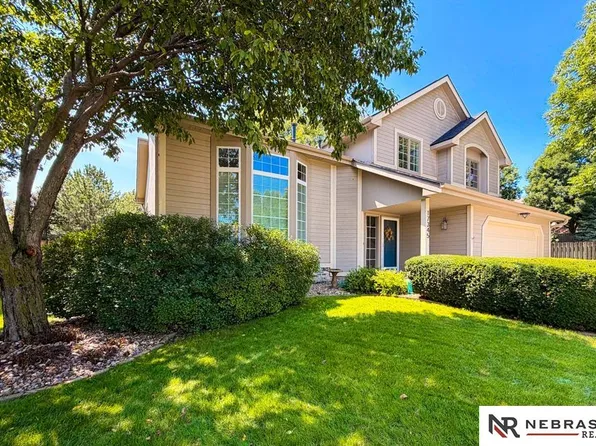 17345 William Cir, Omaha, NE 68130