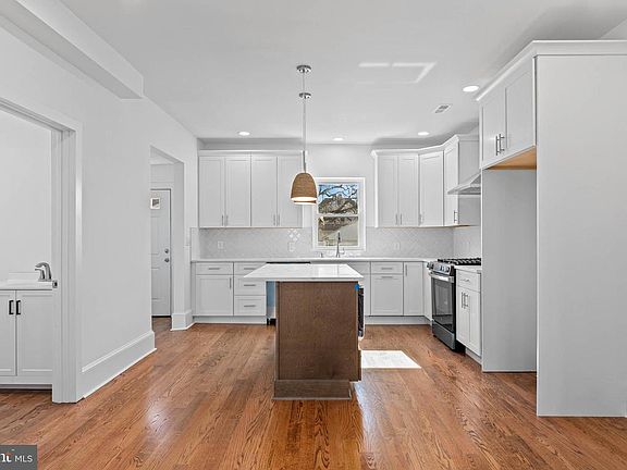4th image of 117 W 10th Ave