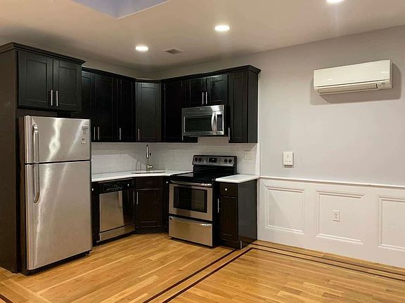 4th image of 109 Vernon Ave #4