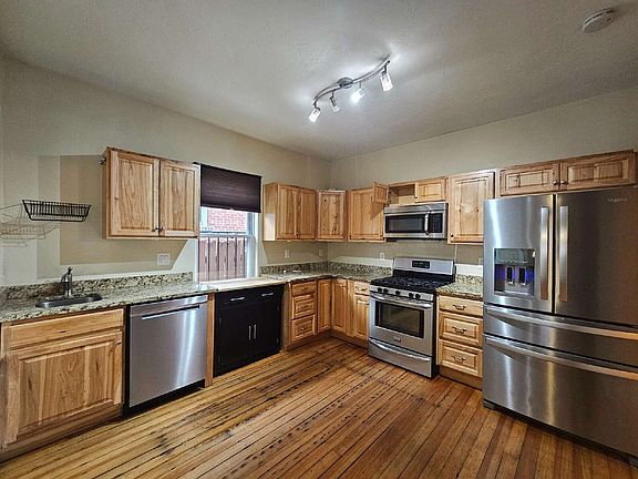 4th image of 719 W 1st Ave