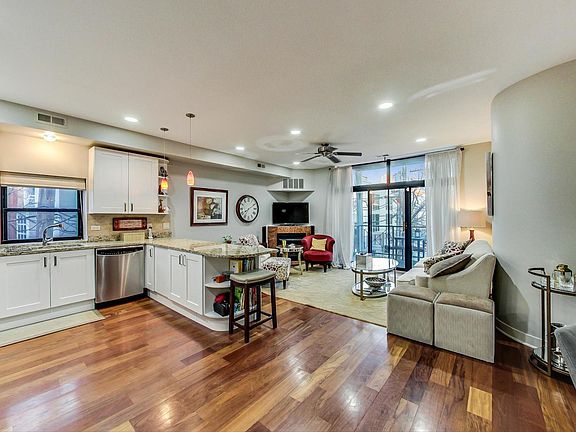 4th image of 651 N Milwaukee Ave APT 205
