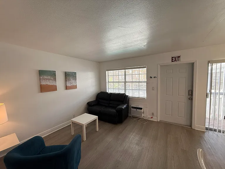 3226 NE 12th St #7 — Photo 9