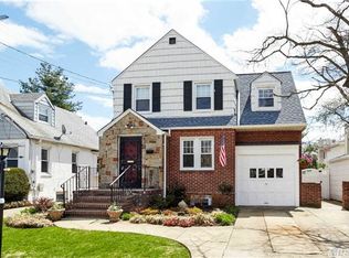 1087 Concord St, Franklin Square, NY 11010