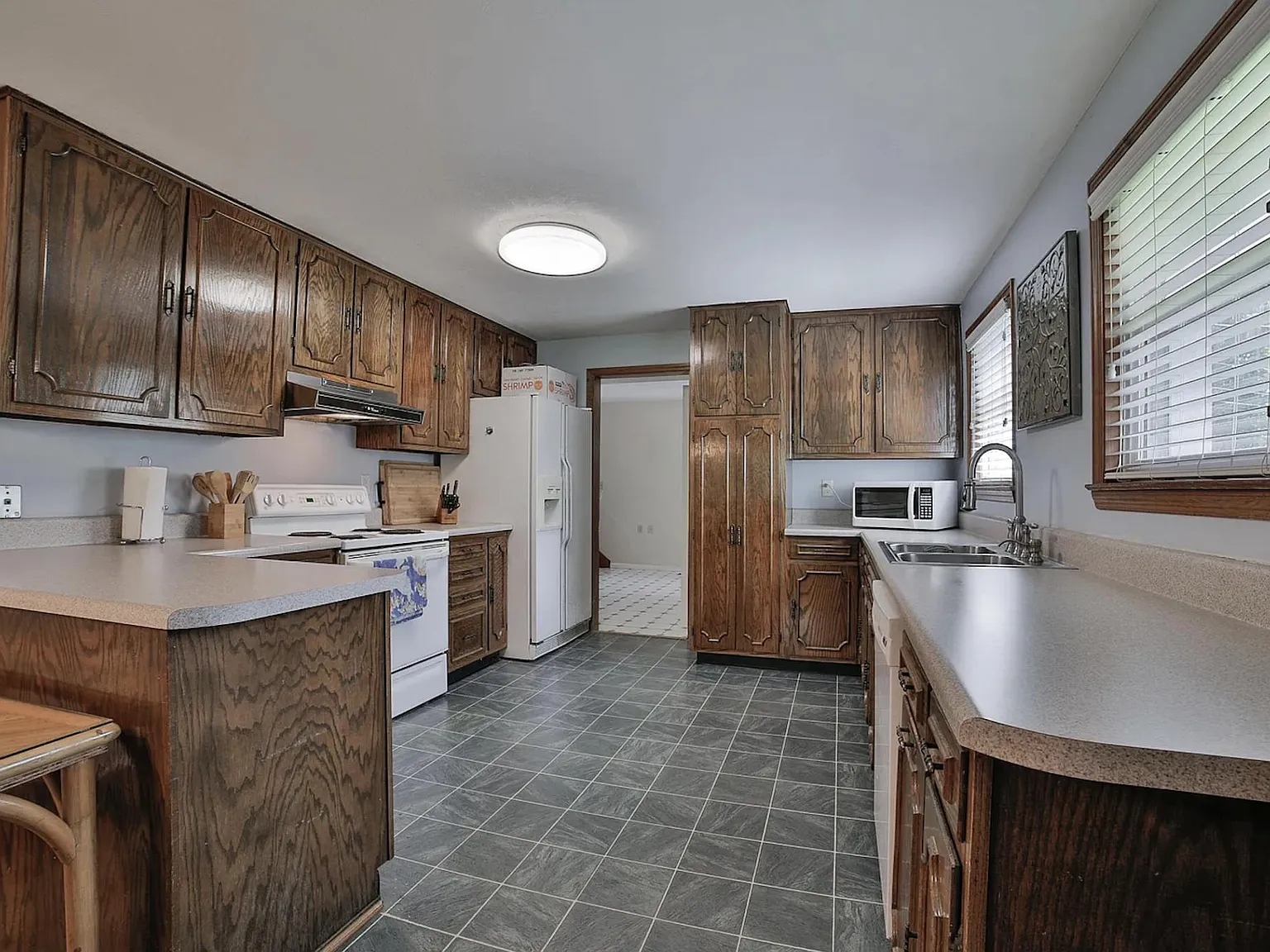 3 bed, 1884 sqft, $2,200 — Photo 2