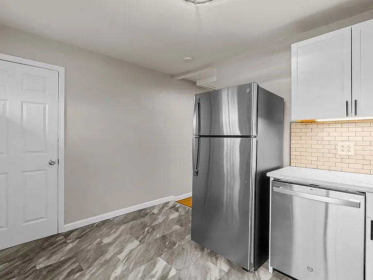 945 Ohlman Ave — Photo 12