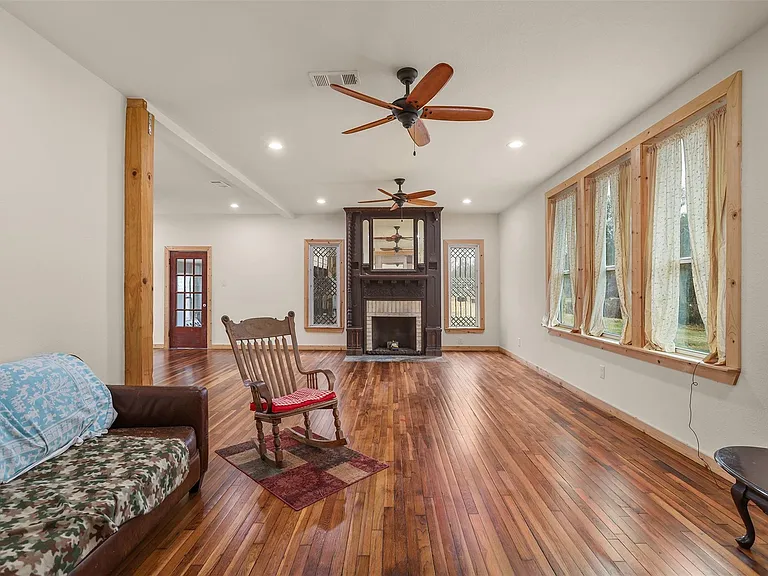 9009 Lazy Ln — Photo 7