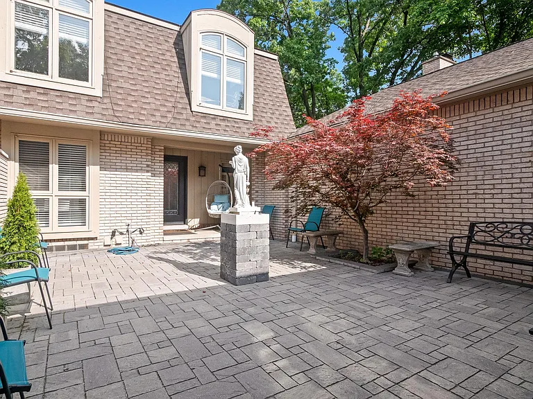 1125 Meadowglen Ct — Photo 7