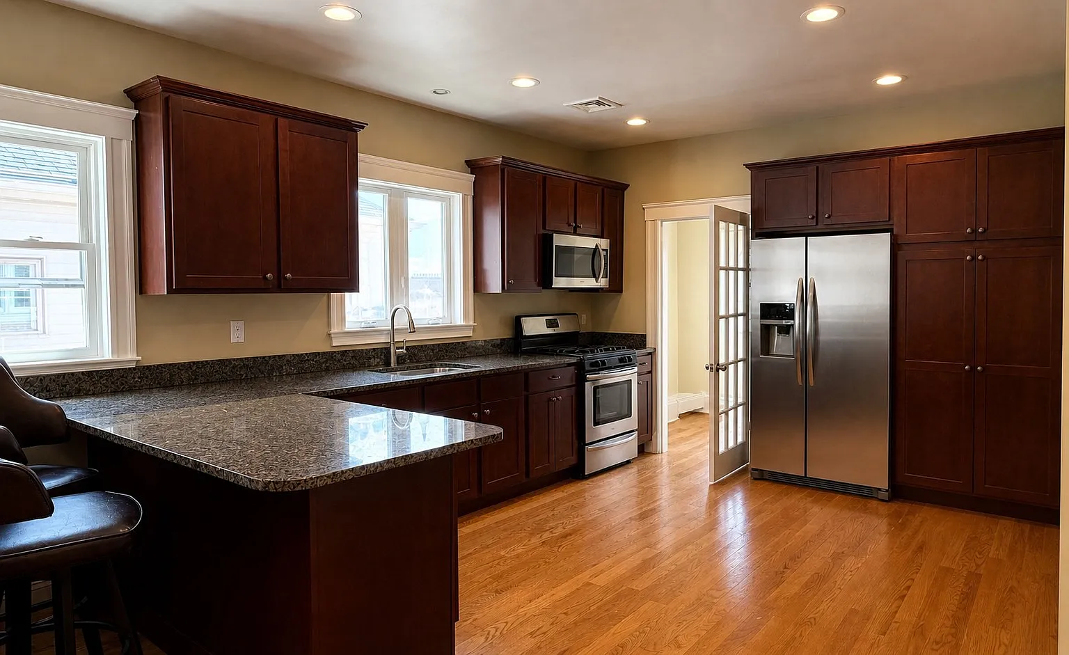 4 bed, 1.0 bath, 1250 sqft, $3,700 — Photo 3