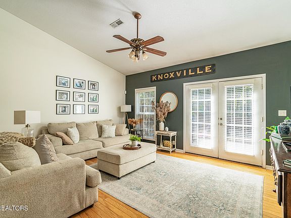 3rd image of 7832 Ellisville Ln
