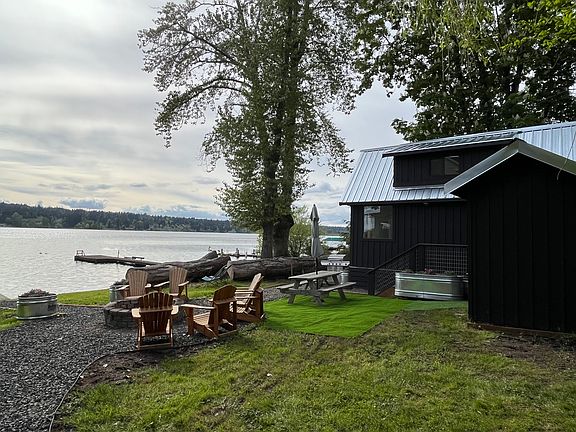 4th image of 3837 E Lake Sammamish Pkwy NE