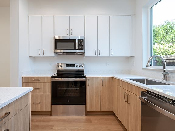 3rd image of 308 N 13th St