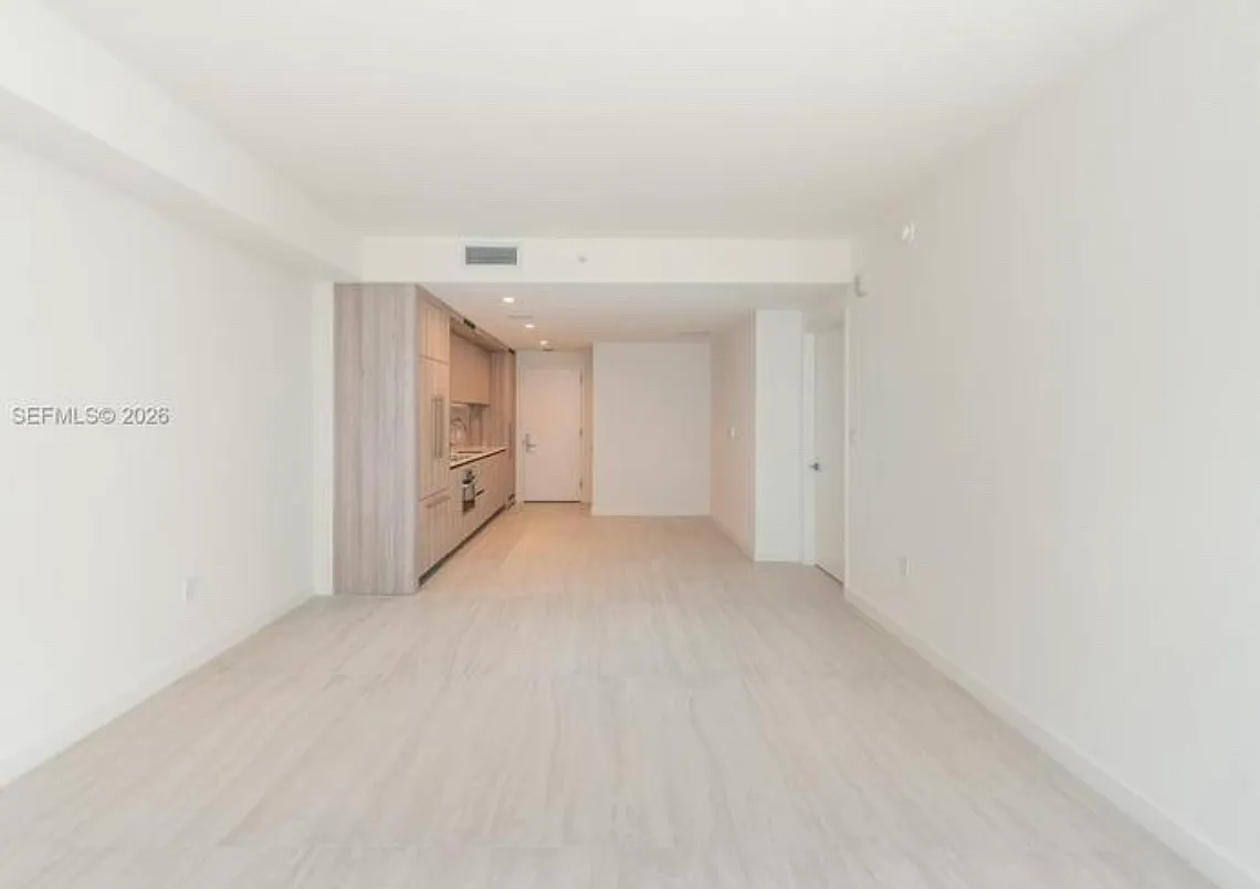 1 bed, 862 sqft, $5,100 — Photo 3