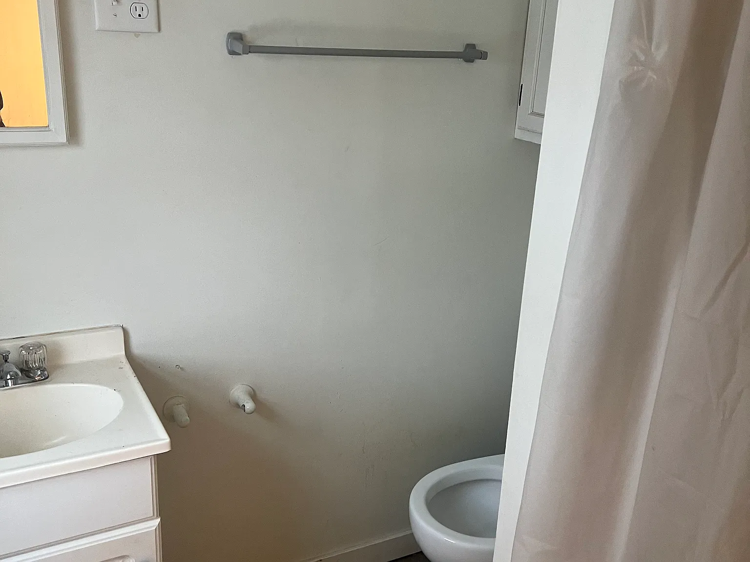 Studio, 300 sqft, $800 — Photo 2