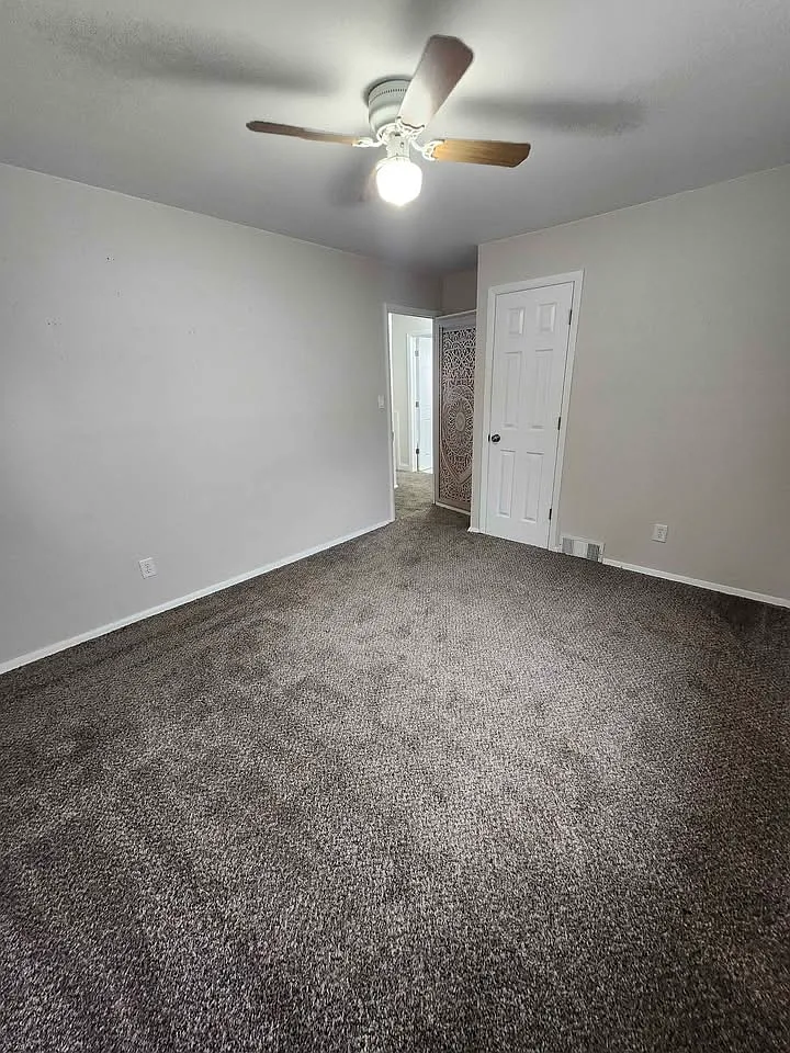 3 bed, 920 sqft, $1,350 — Photo 2