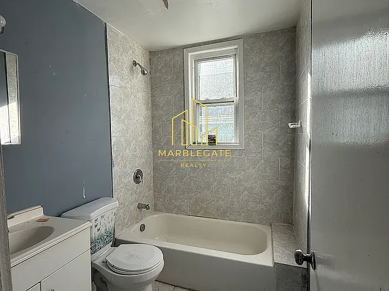 313 S 19th St #22 — Photo 6