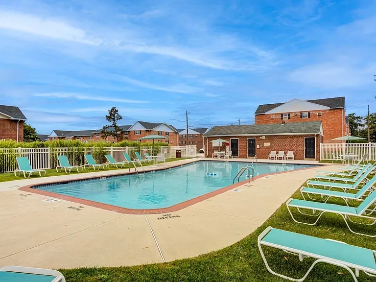 South Mountain Apartment Homes — Photo 18