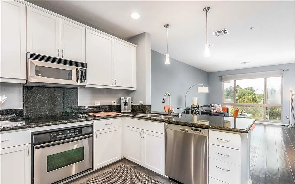 1 bed, 748 sqft, $2,900 — Photo 1