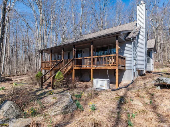 183 Fern Ct, Terra Alta, WV 26764
