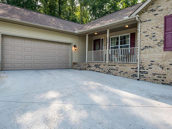 3rd image of 124 Shore Ln