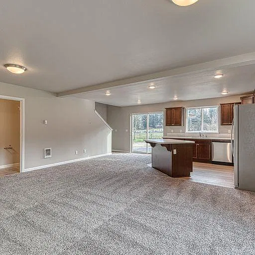 3 bed, 2.5 bath, 1646 sqft, $2,600 — Photo 2