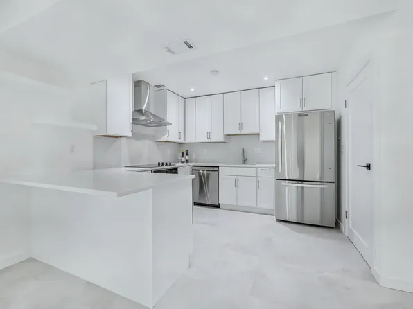 4330 Manhattan Avenue image 7 of 31