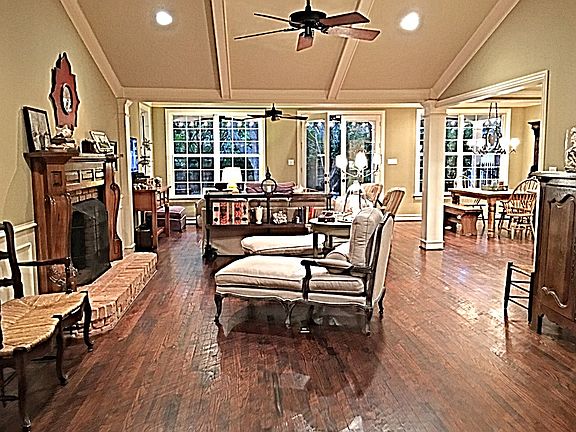 5th image of 9416 Parkford Dr