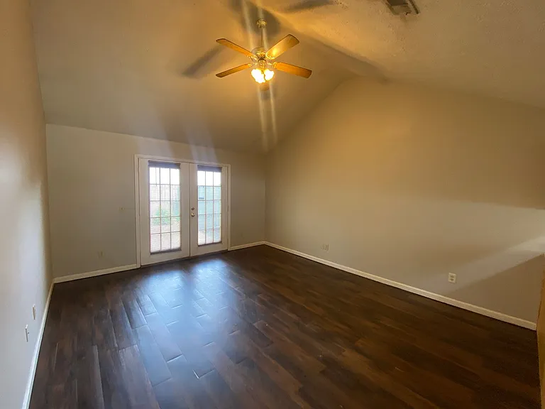 137 Halal Ct — Photo 4