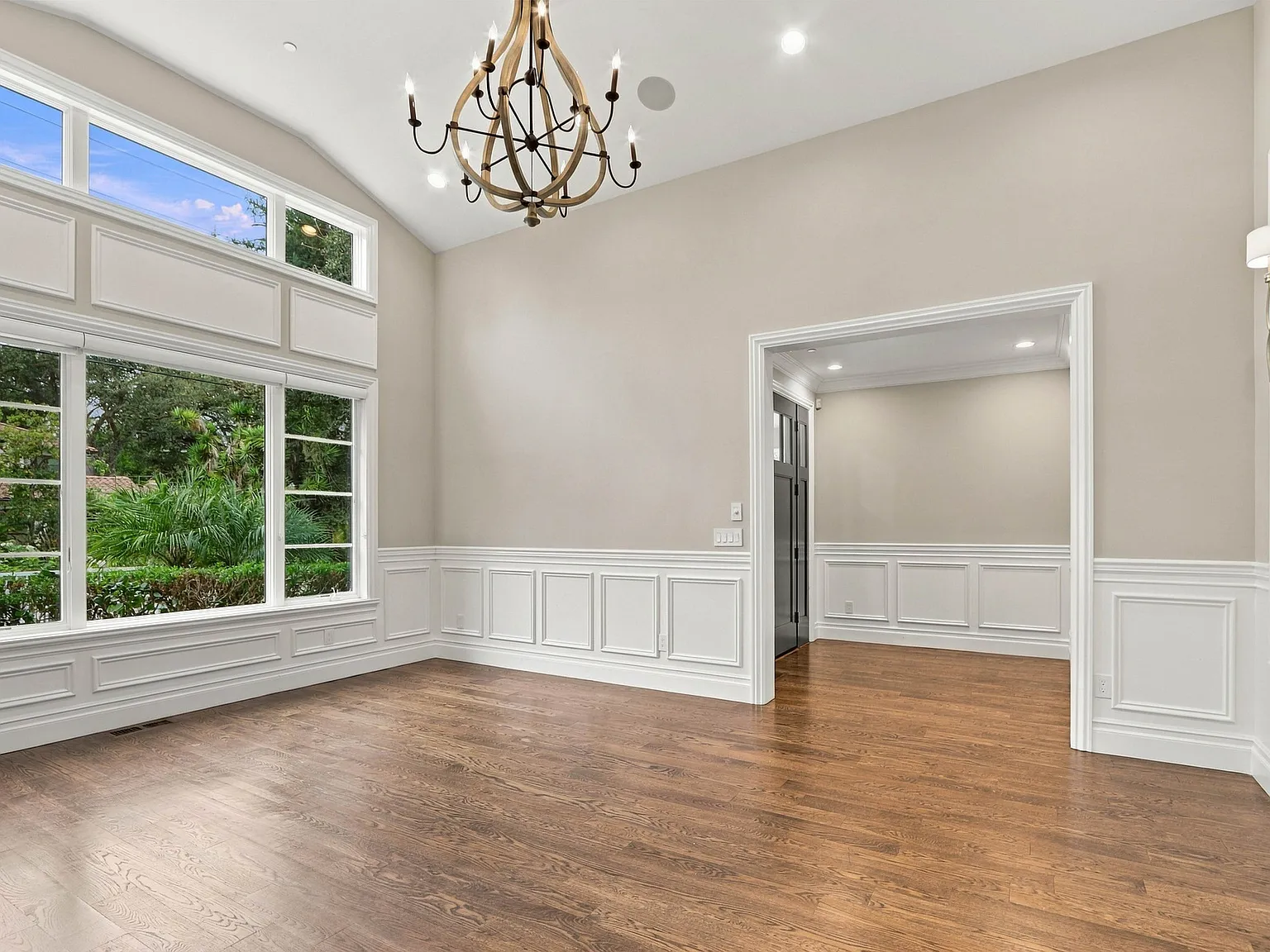 5 bed, 3.5 bath, 2952 sqft, $11,500 — Photo 2