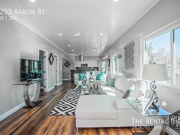 5th image of 2253 Aaron St