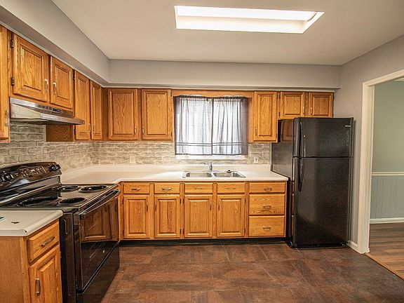 4th image of 2533 Meadow Dr