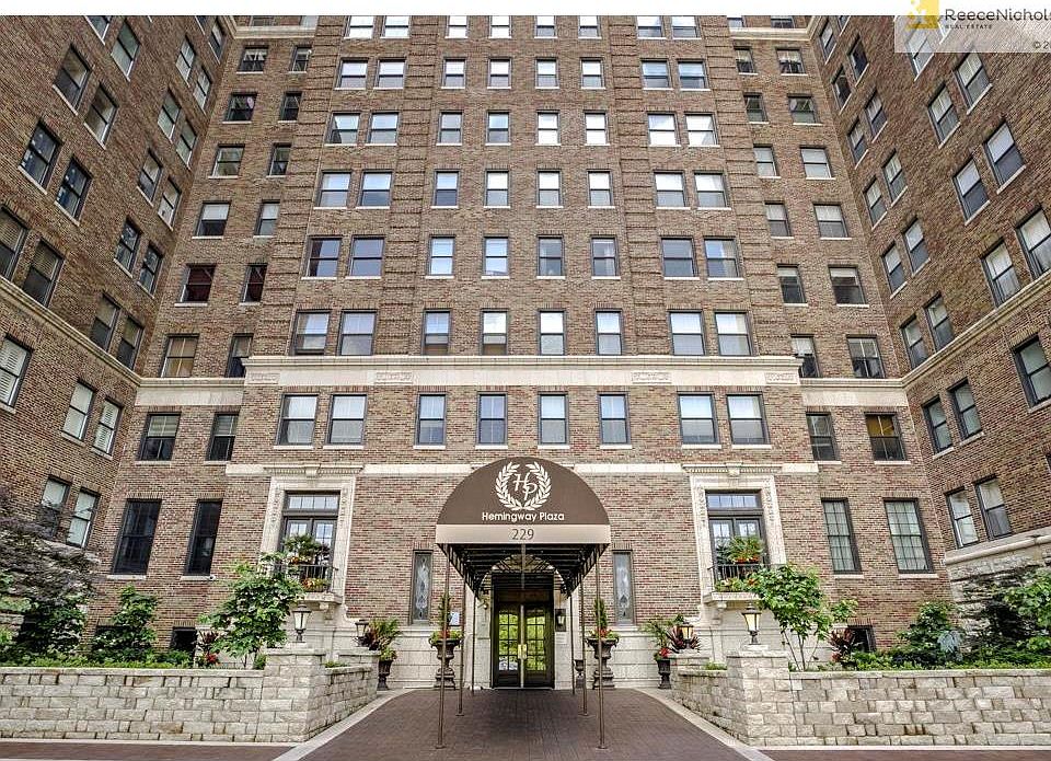 1st image of 229 Ward Pkwy APT 1001A
