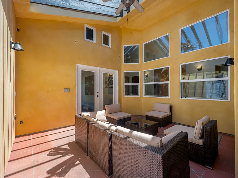 8302 S Sepulveda Blvd — Photo 13