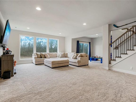 4th image of 2023 SW Hook Farm Dr