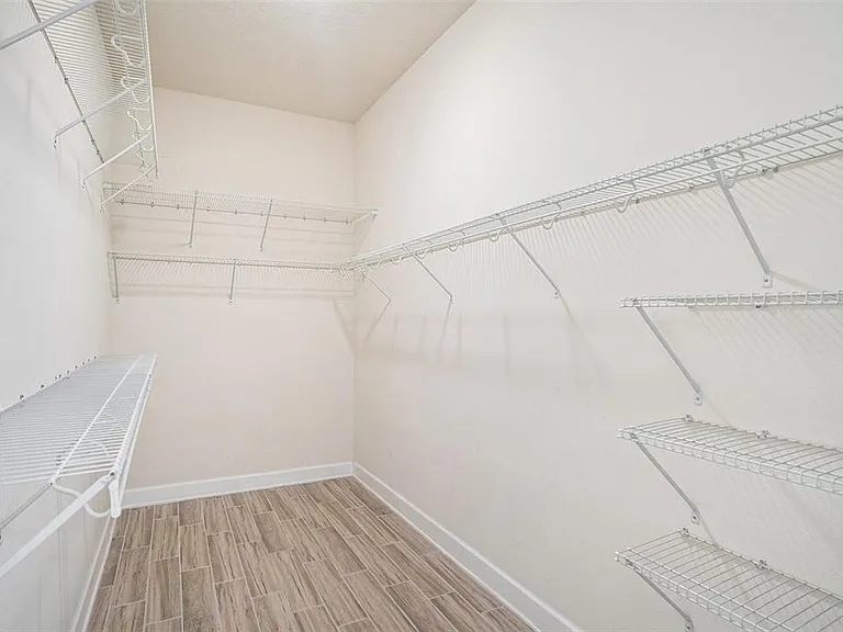 212 Shell Creek Ct — Photo 14