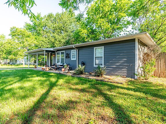3rd image of 114 Circle Dr